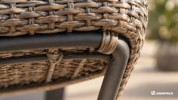 The underside, rear surface, corners and strand endings often show the true workmanship standard.